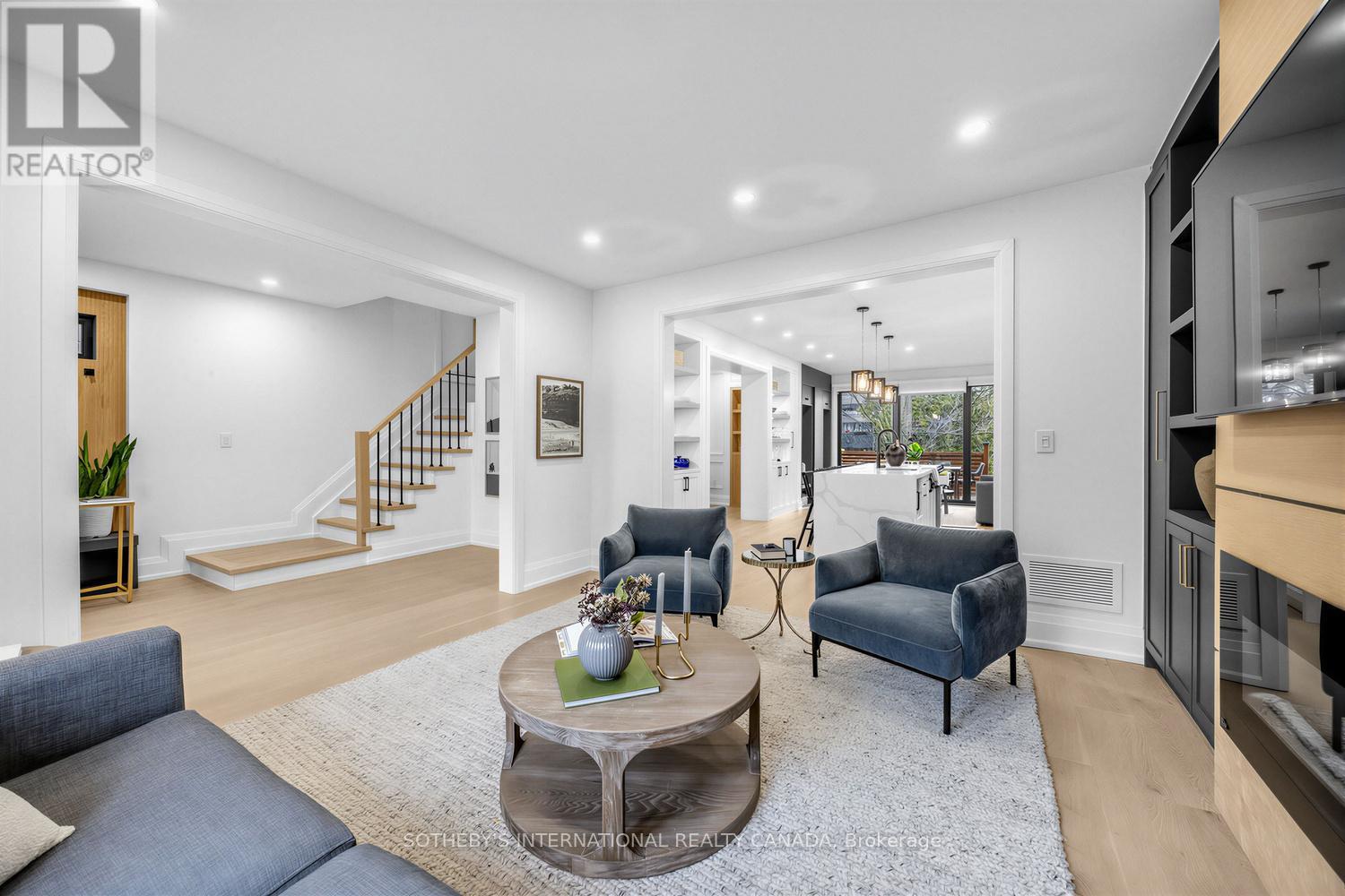 36 Ridley Gardens, Toronto (High Park-Swansea), Ontario  M6R 2T8 - Photo 6 - W12928030