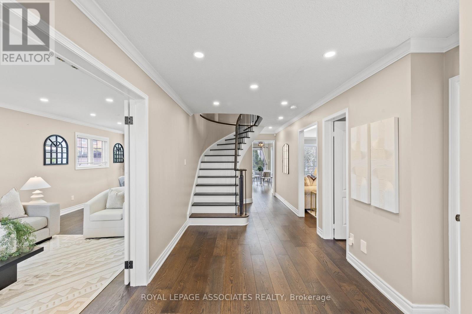 33 Hutton Crescent, Caledon, Ontario  L7C 1A3 - Photo 3 - W12923614