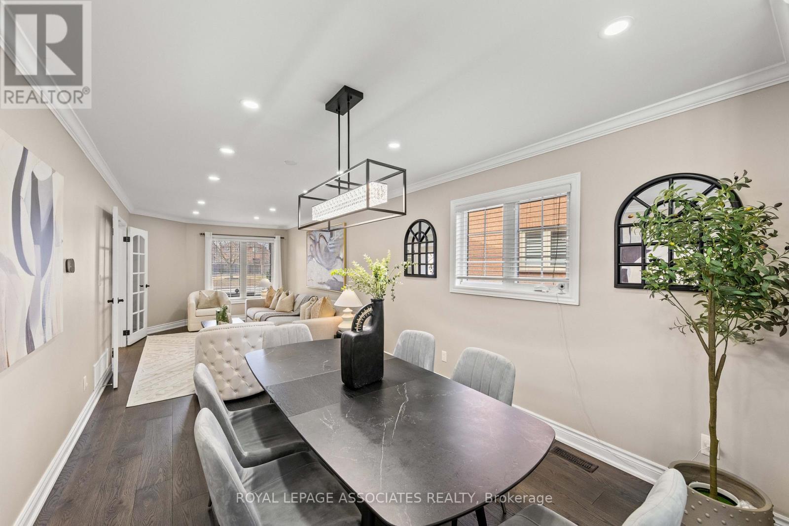 33 Hutton Crescent, Caledon, Ontario  L7C 1A3 - Photo 8 - W12923614