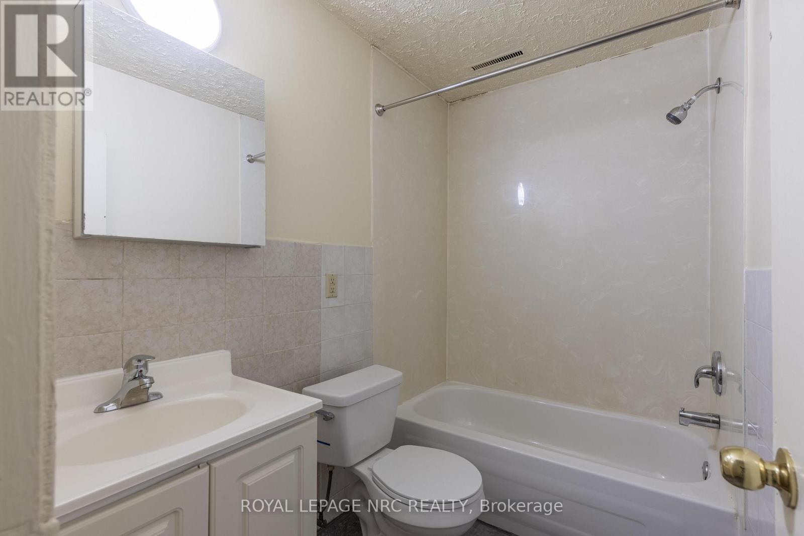 Unit 1 - 389 Elizabeth Street, Grimsby, Ontario  L3M 3K6 - Photo 13 - X12927886