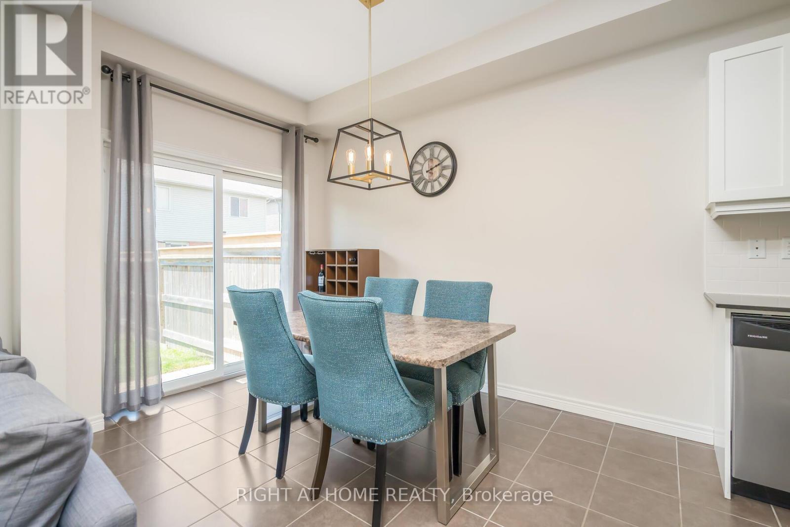 27 Hitching Post Ridge, Hamilton, Ontario  L0R 1C0 - Photo 19 - X12928026