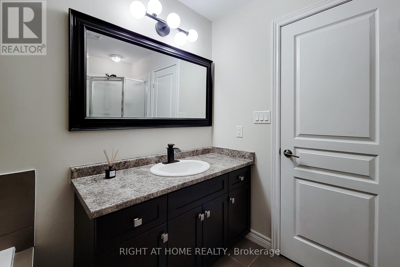 27 Hitching Post Ridge, Hamilton, Ontario  L0R 1C0 - Photo 30 - X12928026