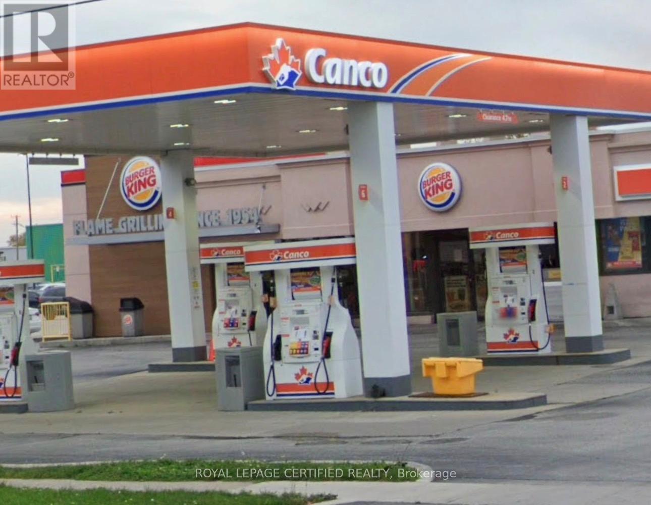 203 Indian Road S, Sarnia, Ontario  N7T 3W3 - Photo 3 - X12928046