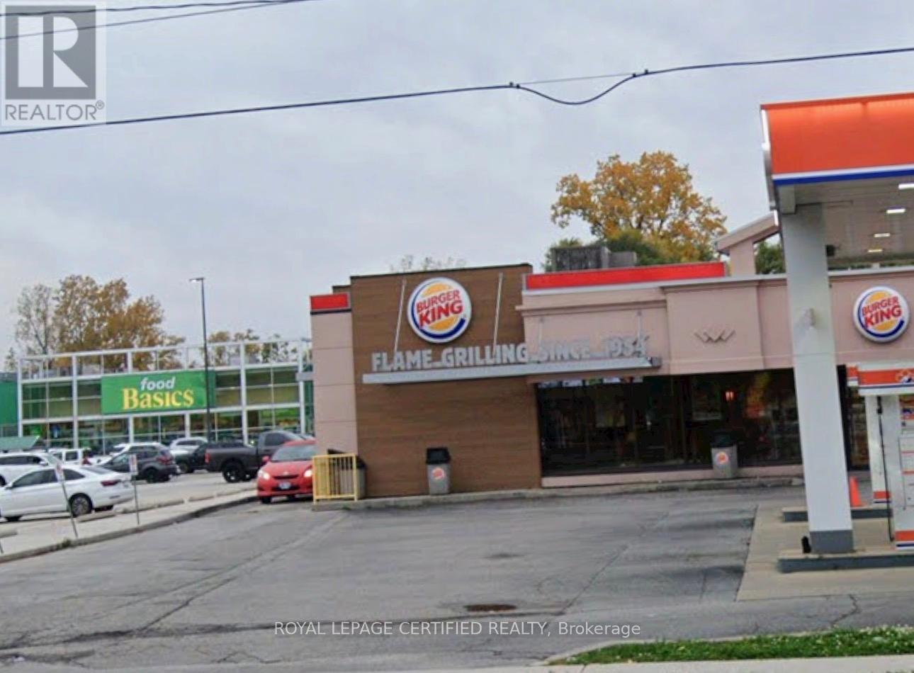 203 Indian Road S, Sarnia, Ontario  N7T 3W3 - Photo 4 - X12928046