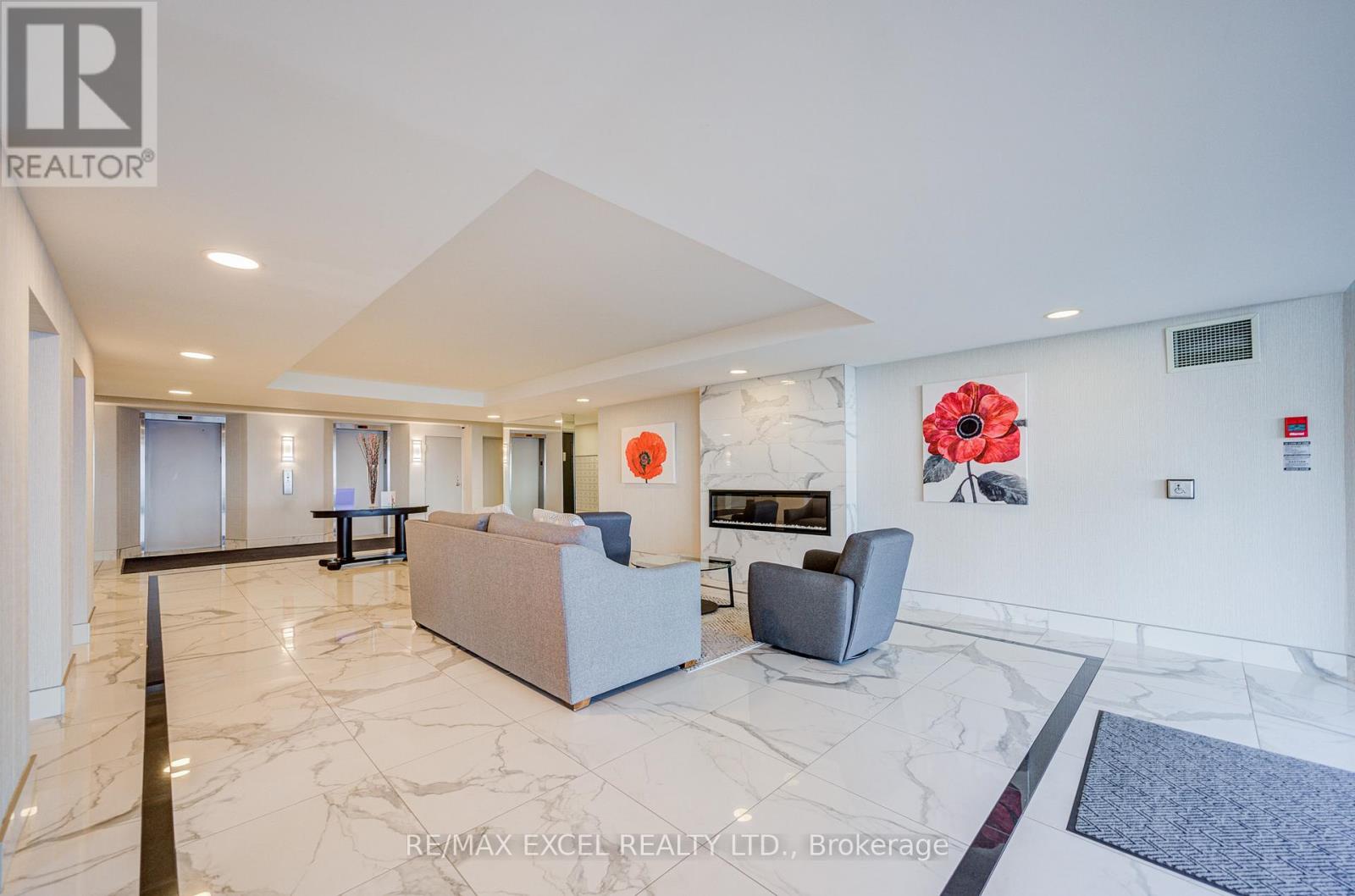 1107 - 5280 Lakeshore Road, Burlington, Ontario  L7L 5R1 - Photo 2 - W12750934