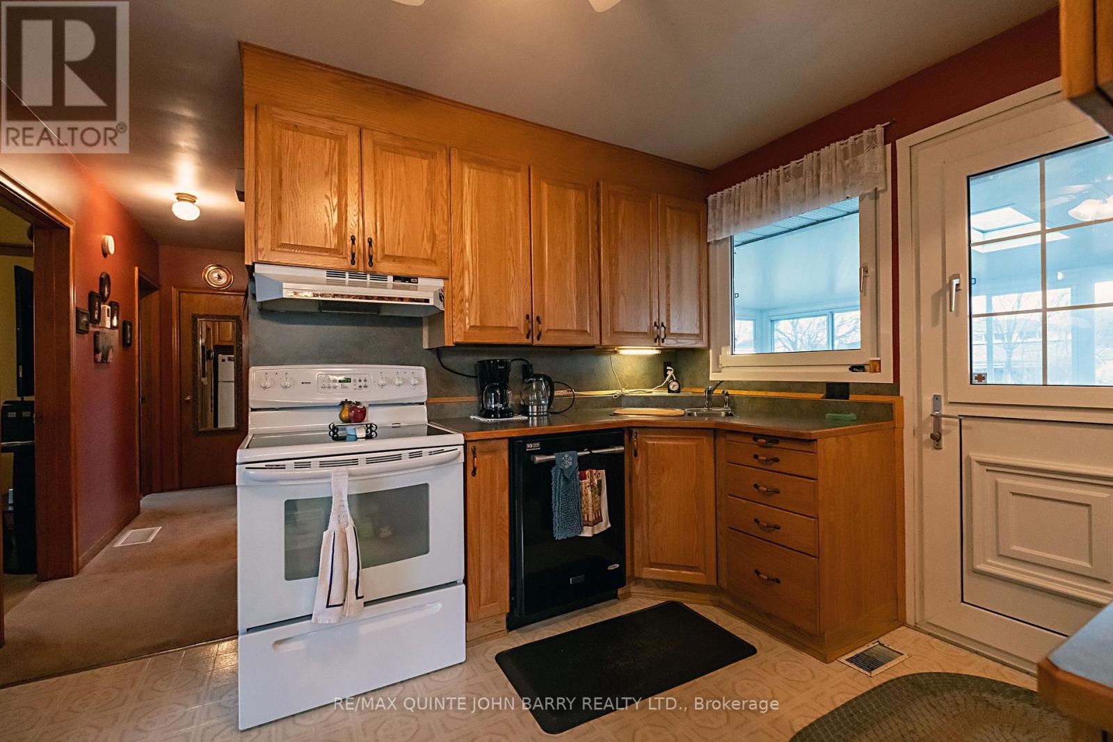 247 West Street, Quinte West, Ontario  K8V 2N2 - Photo 11 - X12928238