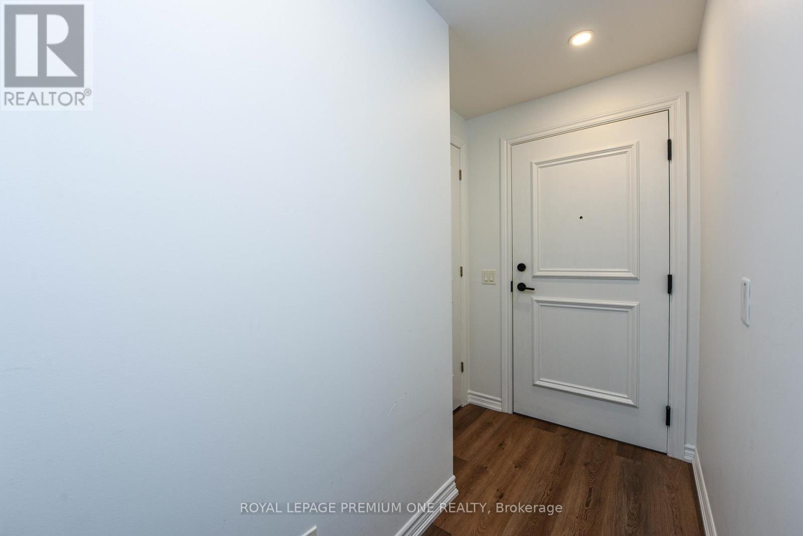 401 - 571 Prince Edward Drive N, Toronto, Ontario  M8X 0A1 - Photo 4 - W12886612