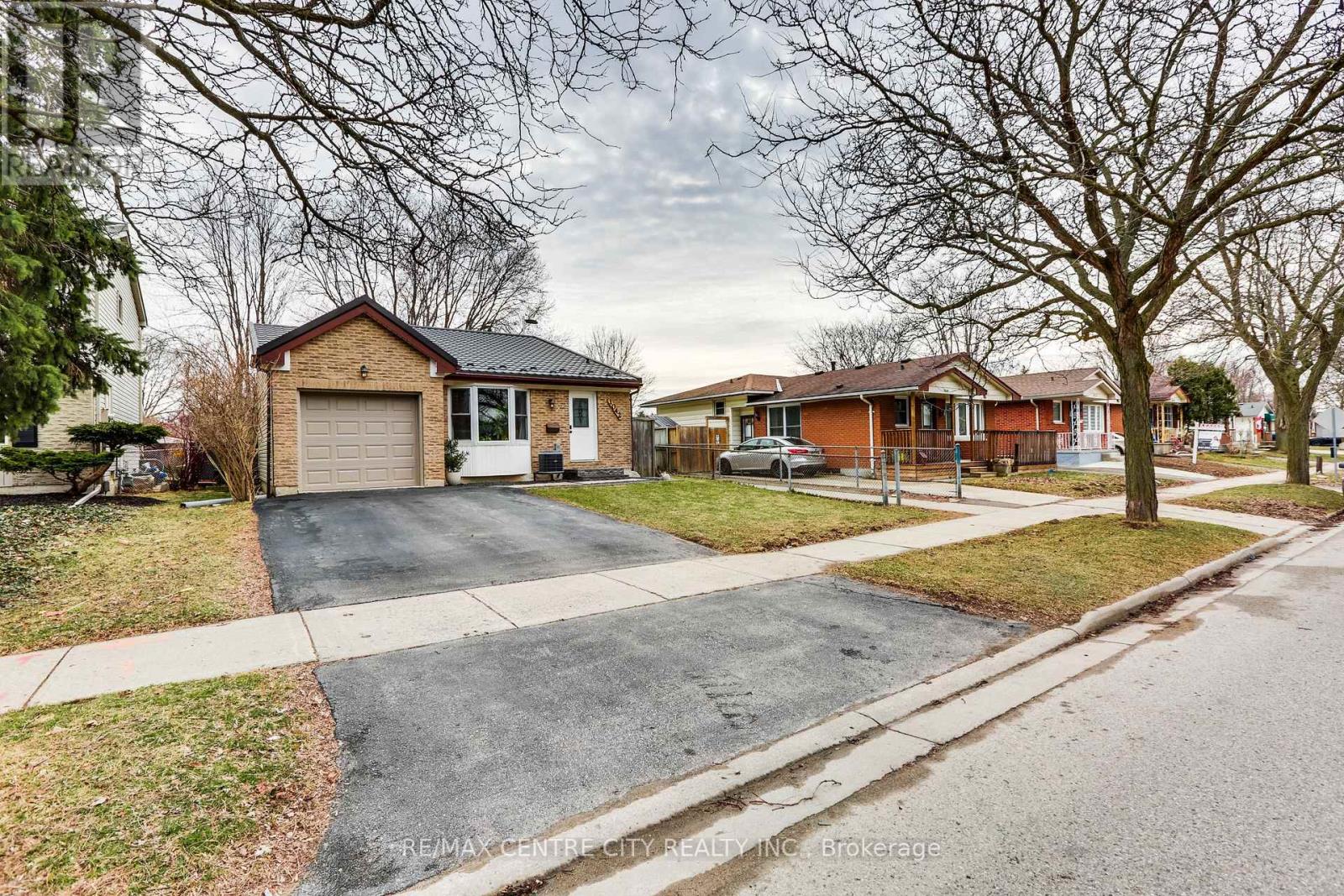1042 Jalna Boulevard, London South, Ontario  N6E 2M1 - Photo 2 - X12928094