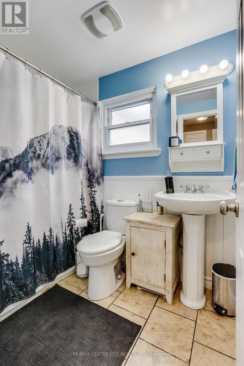 1042 Jalna Boulevard, London South, Ontario  N6E 2M1 - Photo 23 - X12928094