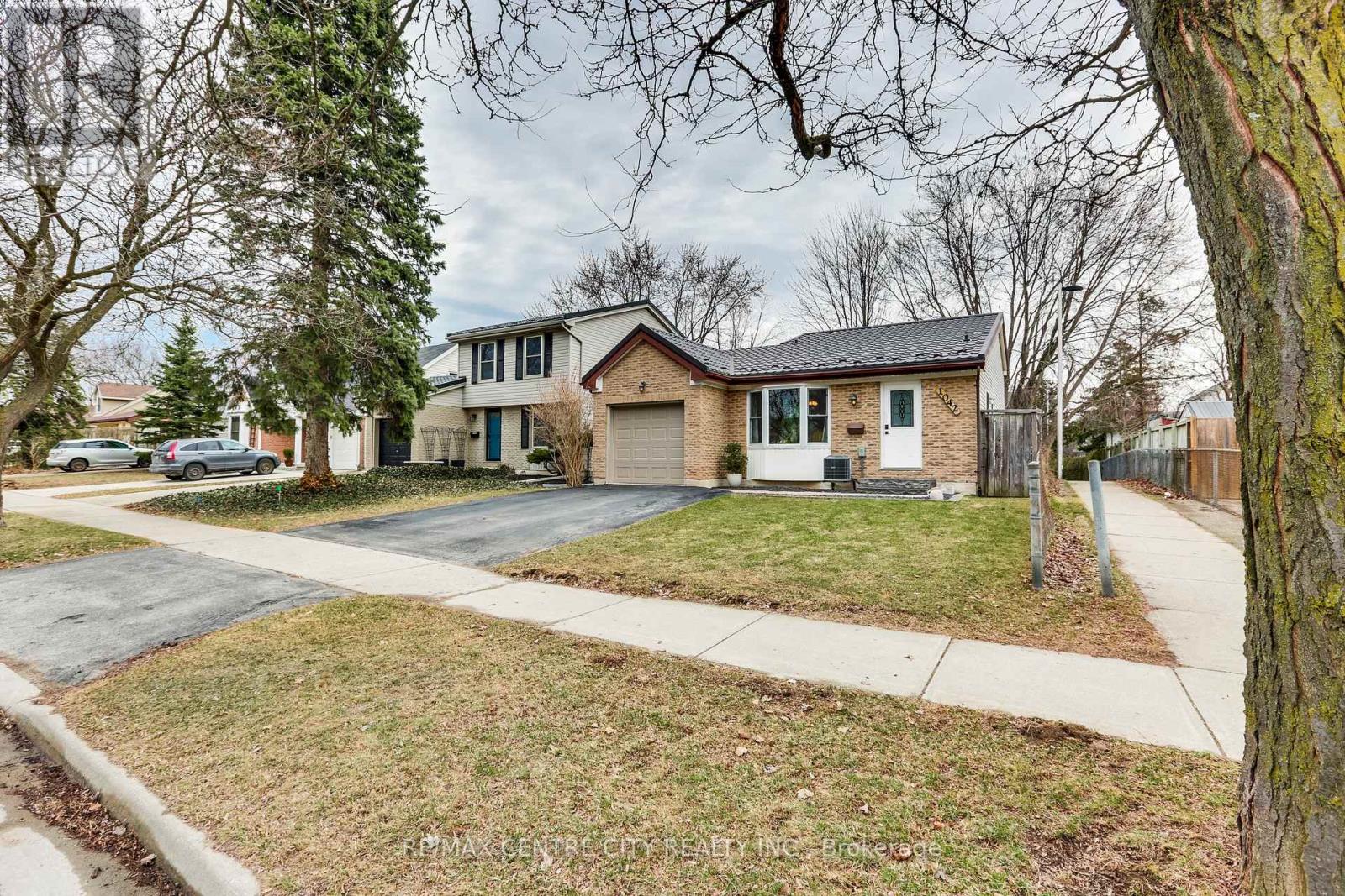 1042 Jalna Boulevard, London South, Ontario  N6E 2M1 - Photo 3 - X12928094