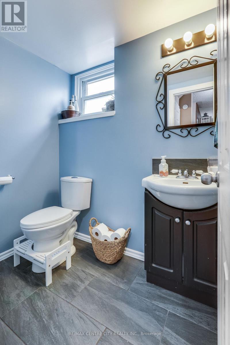 1042 Jalna Boulevard, London South, Ontario  N6E 2M1 - Photo 32 - X12928094