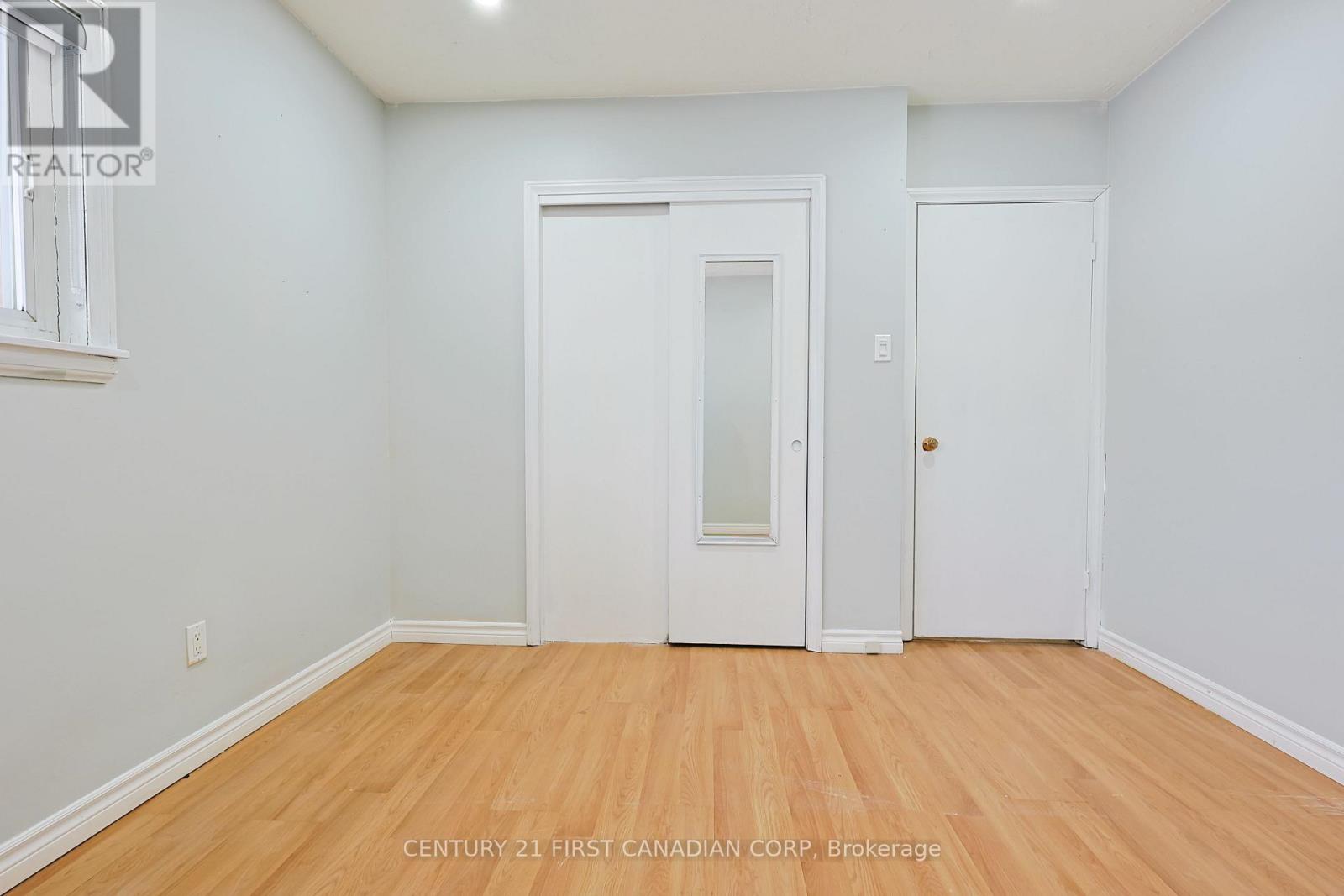 Upper - 65 Irving Place, London East, Ontario  N5V 2H6 - Photo 11 - X12928136