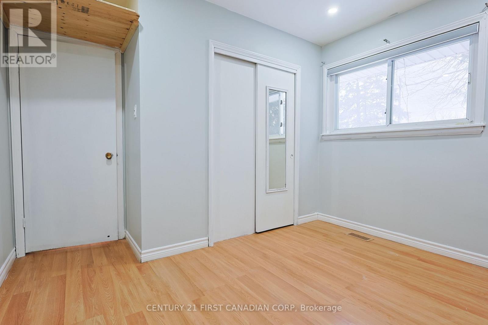 Upper - 65 Irving Place, London East, Ontario  N5V 2H6 - Photo 12 - X12928136