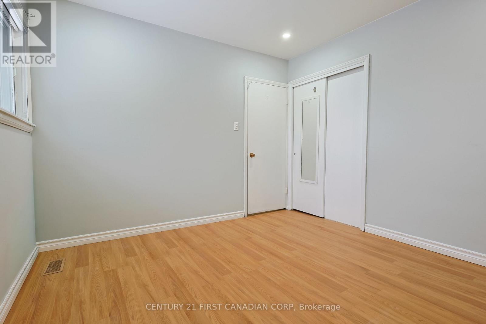 Upper - 65 Irving Place, London East, Ontario  N5V 2H6 - Photo 17 - X12928136