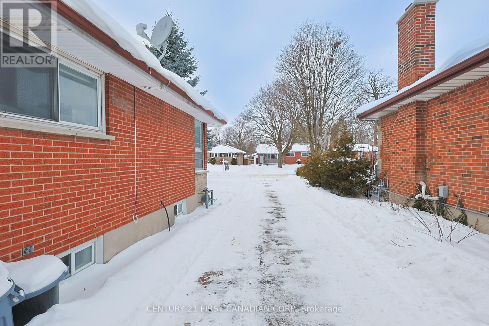 Upper - 65 Irving Place, London East, Ontario  N5V 2H6 - Photo 23 - X12928136