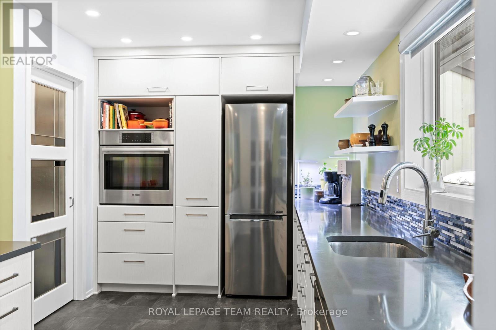 6 Kittansett Court, Ottawa, Ontario  K2S 1B9 - Photo 11 - X12928070