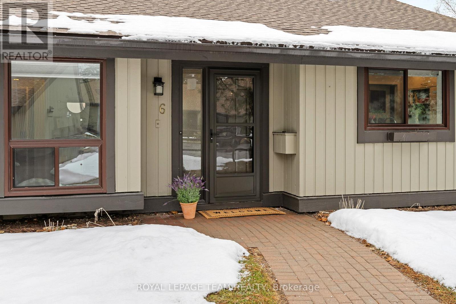 6 Kittansett Court, Ottawa, Ontario  K2S 1B9 - Photo 3 - X12928070