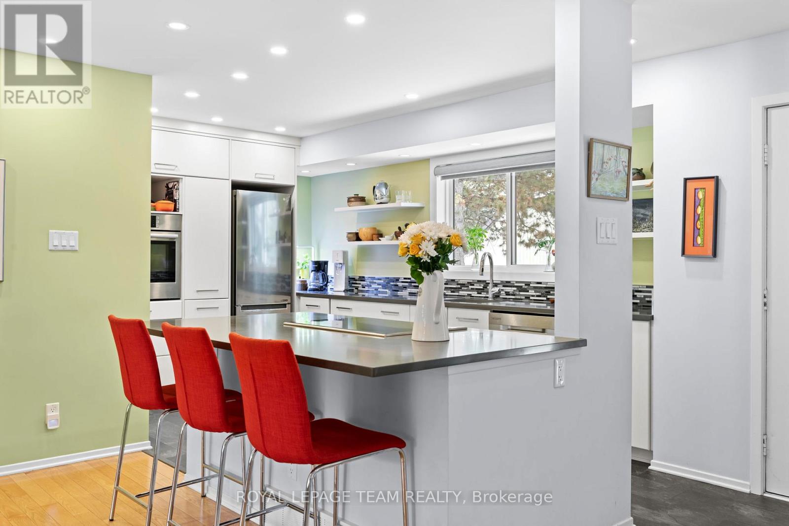 6 Kittansett Court, Ottawa, Ontario  K2S 1B9 - Photo 6 - X12928070