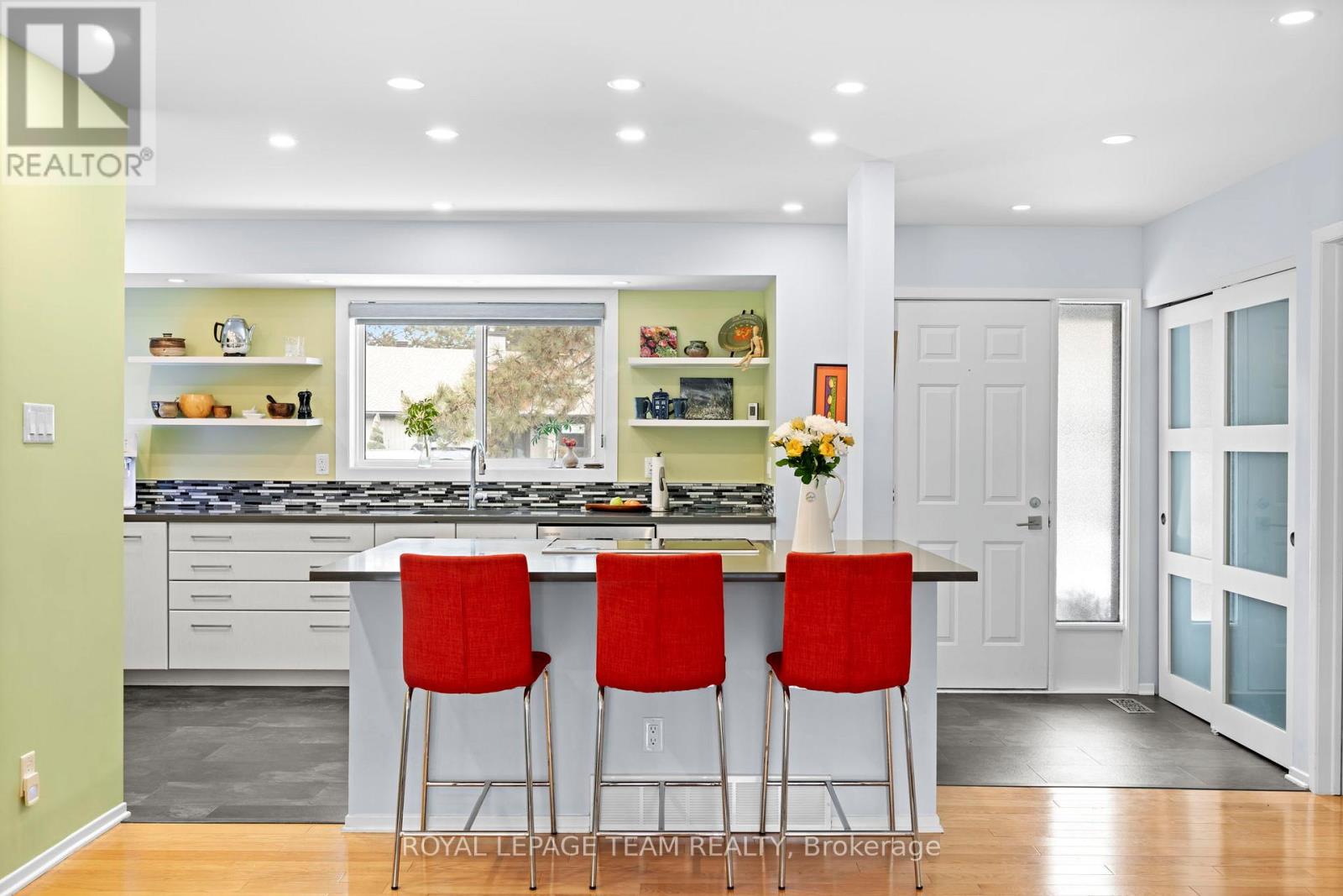 6 Kittansett Court, Ottawa, Ontario  K2S 1B9 - Photo 7 - X12928070