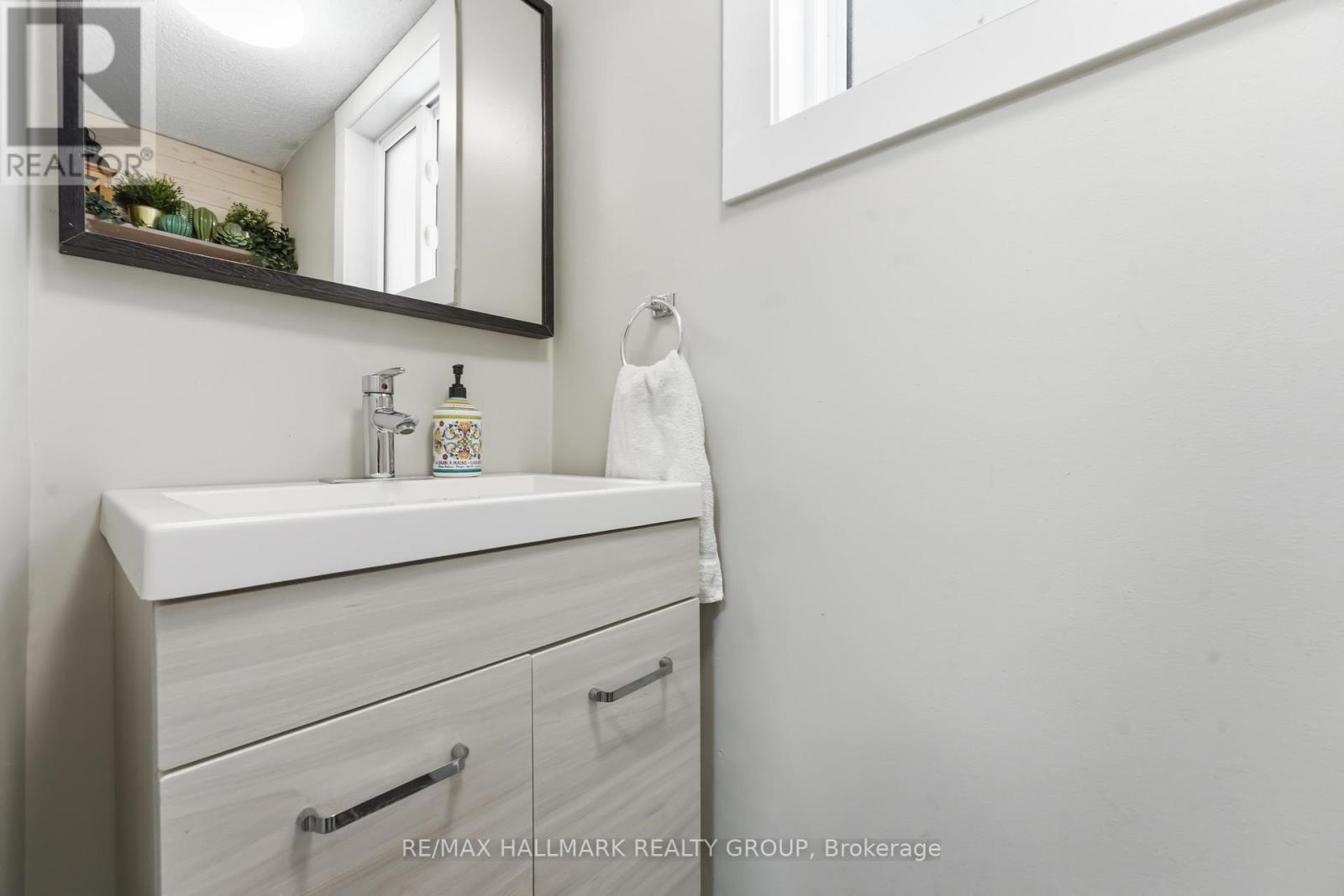 1091 Burgundy Lane, Ottawa, Ontario  K1C 2M9 - Photo 16 - X12928116