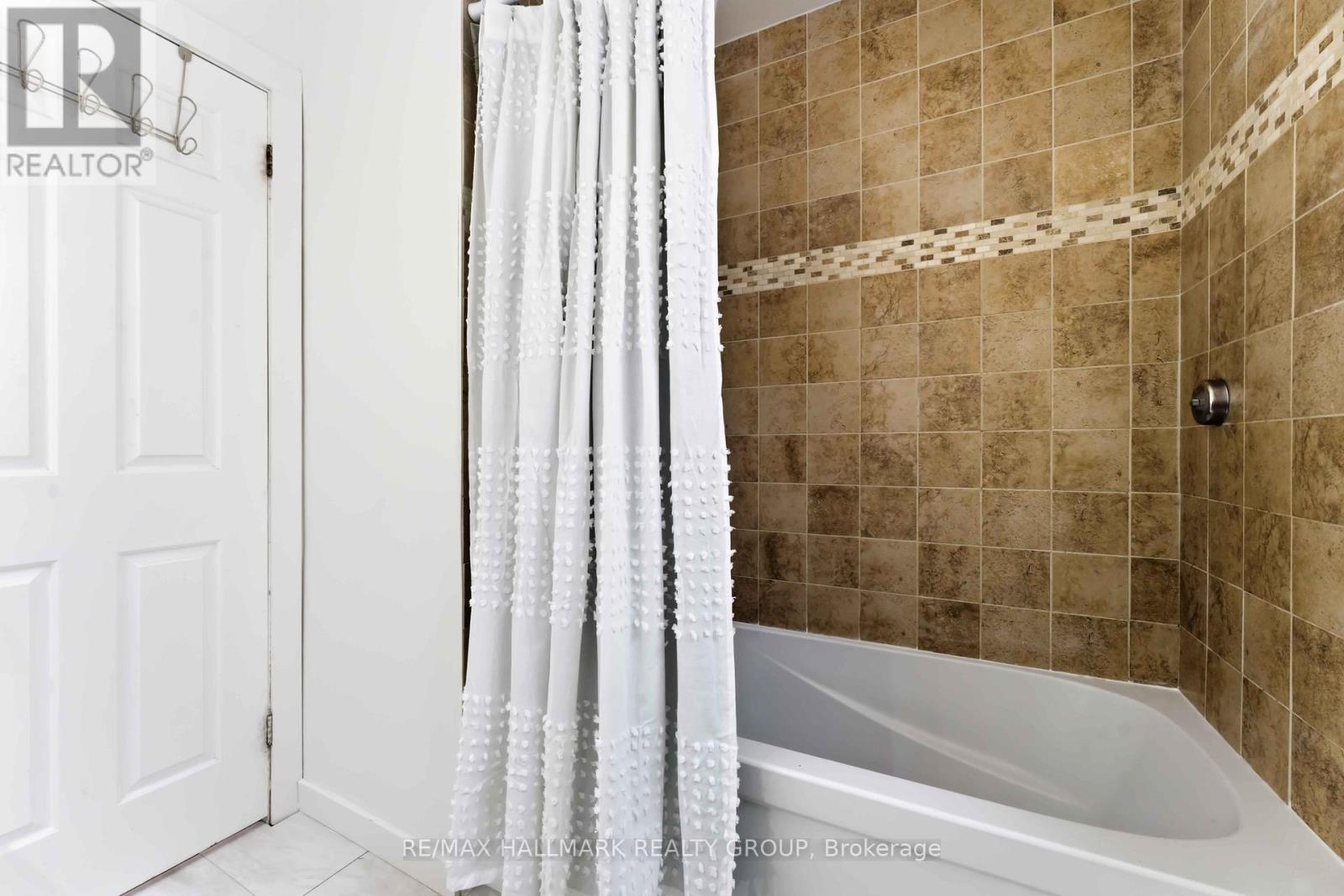 1091 Burgundy Lane, Ottawa, Ontario  K1C 2M9 - Photo 25 - X12928116