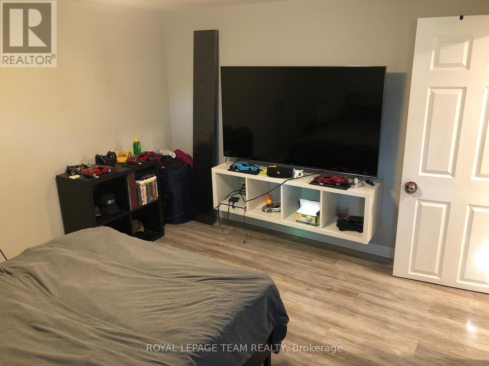 #b - 1180 Southwood Drive, Ottawa, Ontario  K2C 3C3 - Photo 11 - X12928232