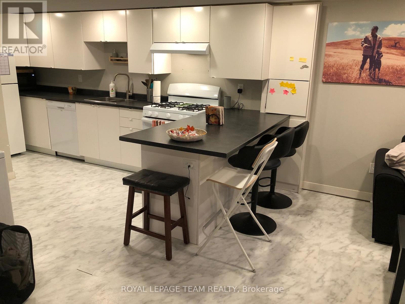 #b - 1180 Southwood Drive, Ottawa, Ontario  K2C 3C3 - Photo 2 - X12928232