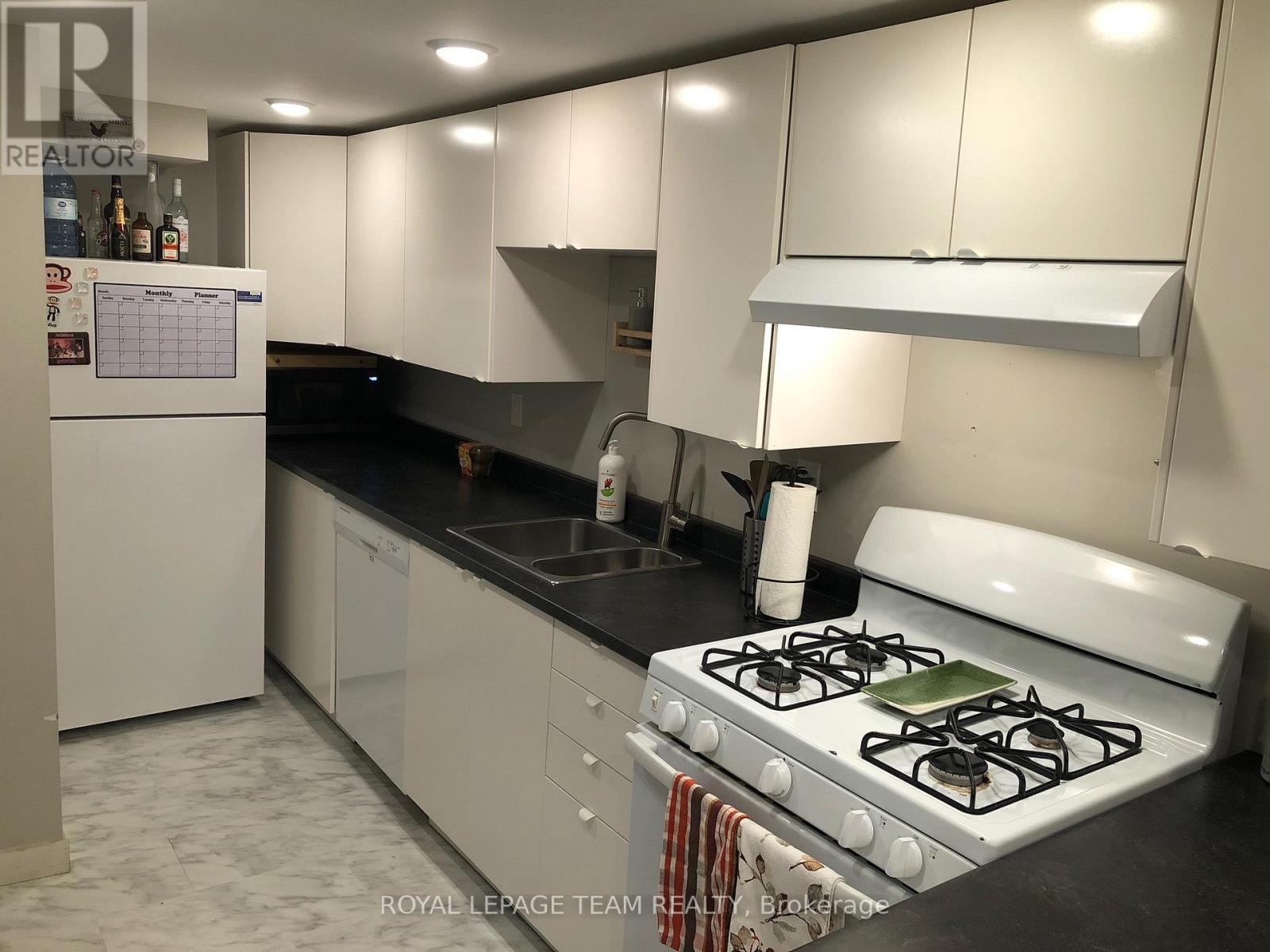 #b - 1180 Southwood Drive, Ottawa, Ontario  K2C 3C3 - Photo 3 - X12928232