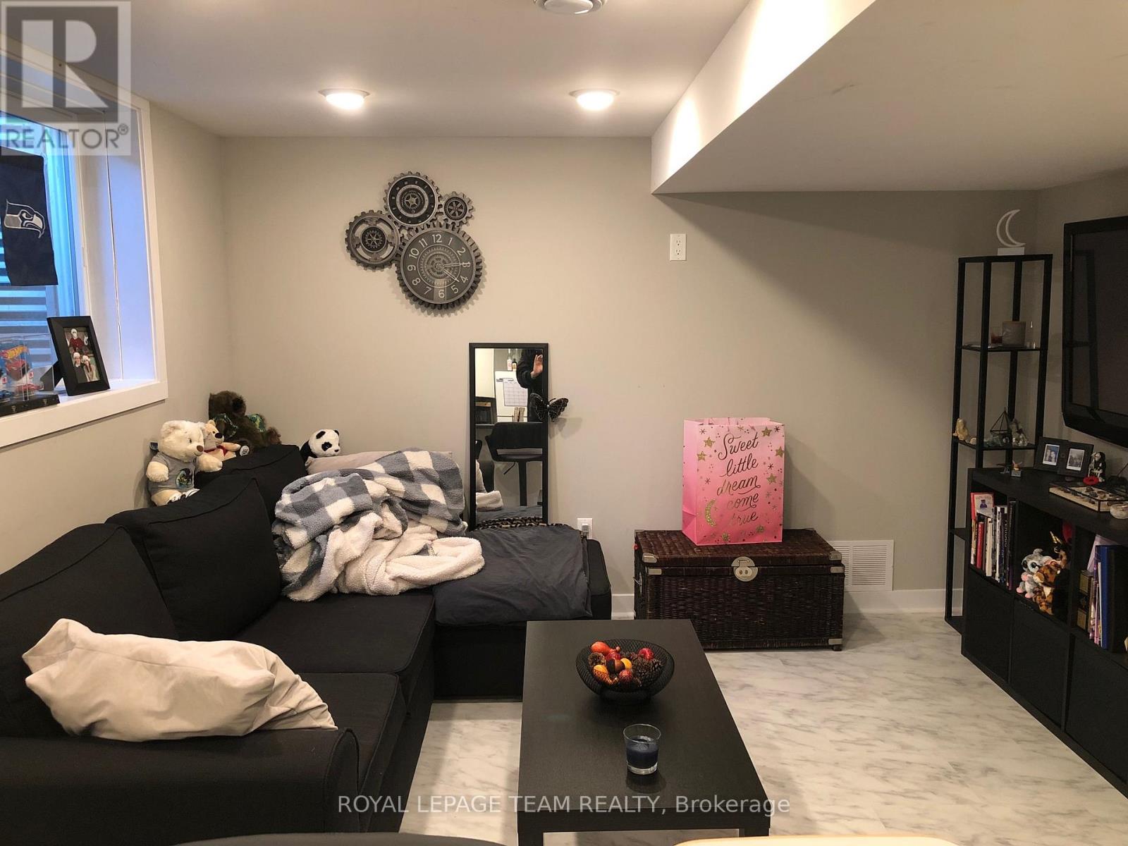 #b - 1180 Southwood Drive, Ottawa, Ontario  K2C 3C3 - Photo 4 - X12928232