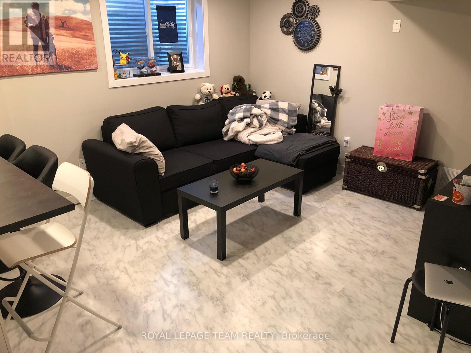 #b - 1180 Southwood Drive, Ottawa, Ontario  K2C 3C3 - Photo 5 - X12928232