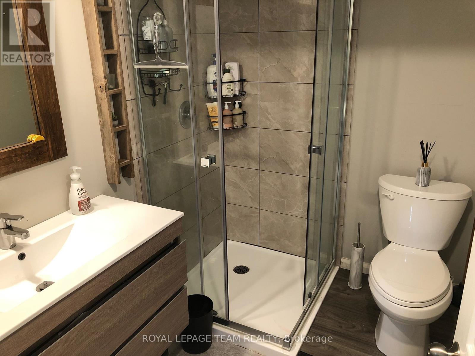 #b - 1180 Southwood Drive, Ottawa, Ontario  K2C 3C3 - Photo 8 - X12928232