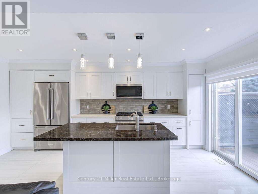 2094 Redstone Crescent, Oakville, Ontario  L6M 5B1 - Photo 13 - W12928182