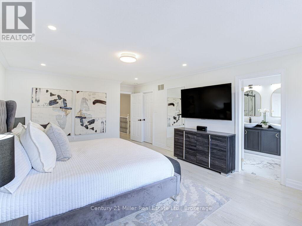 2094 Redstone Crescent, Oakville, Ontario  L6M 5B1 - Photo 21 - W12928182