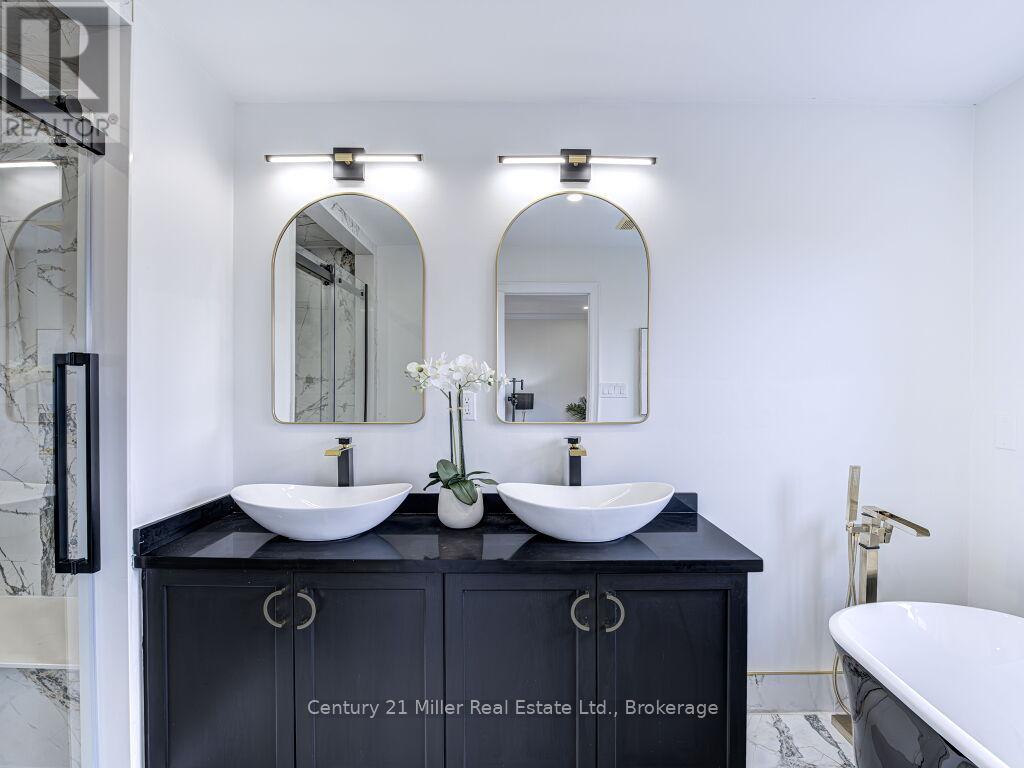 2094 Redstone Crescent, Oakville, Ontario  L6M 5B1 - Photo 22 - W12928182