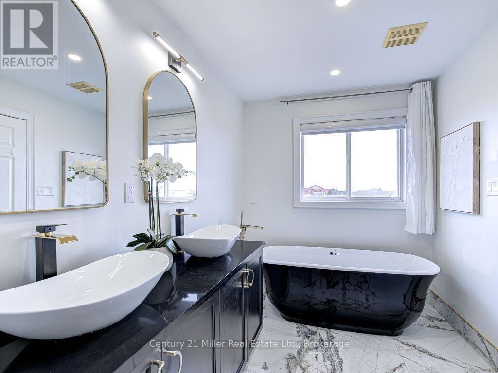 2094 Redstone Crescent, Oakville, Ontario  L6M 5B1 - Photo 23 - W12928182