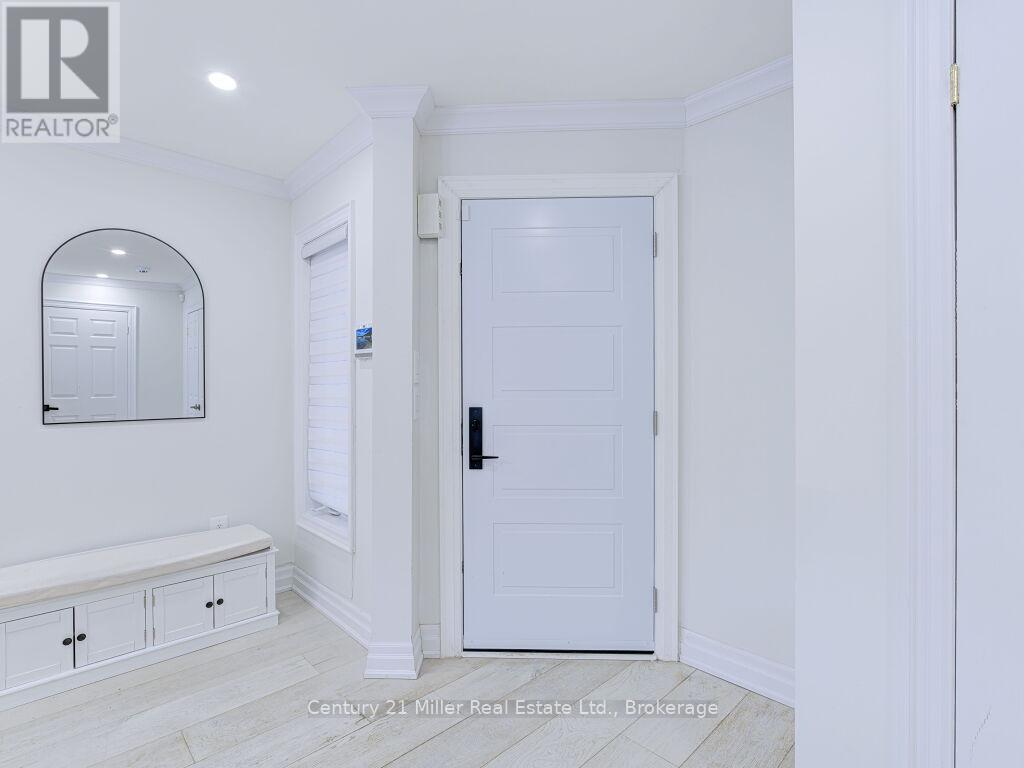 2094 Redstone Crescent, Oakville, Ontario  L6M 5B1 - Photo 3 - W12928182