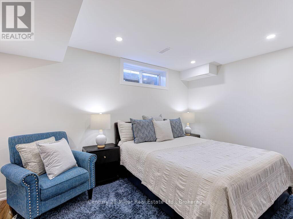 2094 Redstone Crescent, Oakville, Ontario  L6M 5B1 - Photo 36 - W12928182