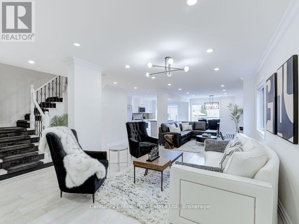 2094 Redstone Crescent, Oakville, Ontario  L6M 5B1 - Photo 5 - W12928182