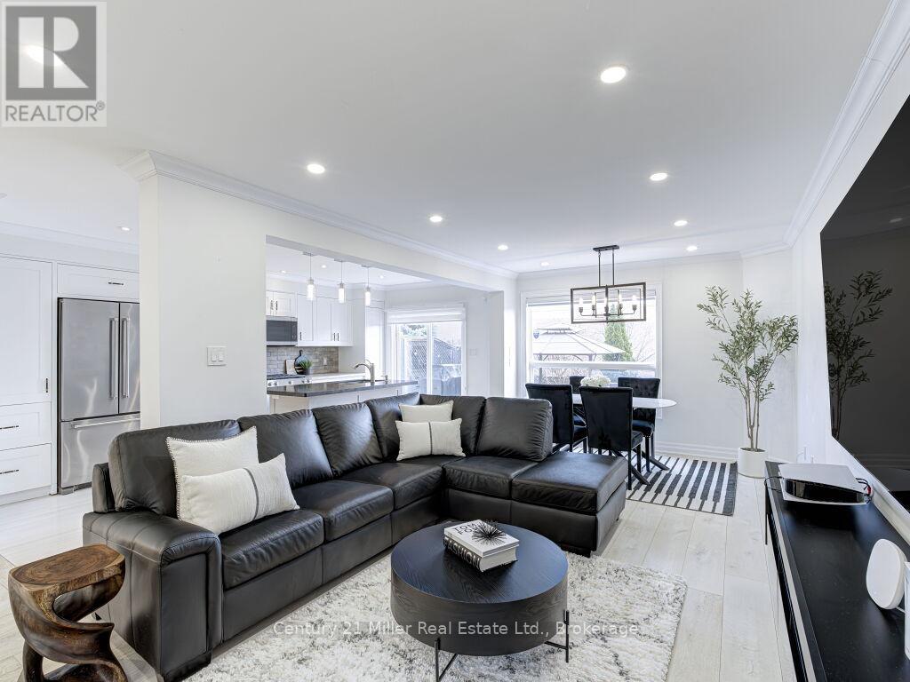 2094 Redstone Crescent, Oakville, Ontario  L6M 5B1 - Photo 9 - W12928182