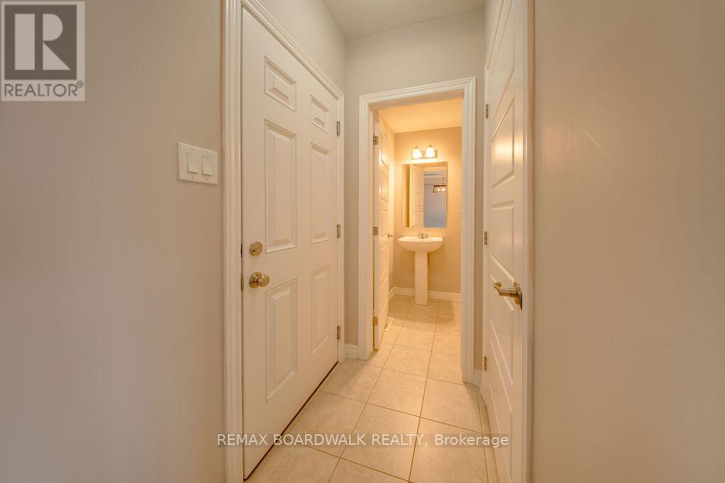 132 Conifer Creek Circle, Ottawa, Ontario  K2M 0M2 - Photo 8 - X12883380