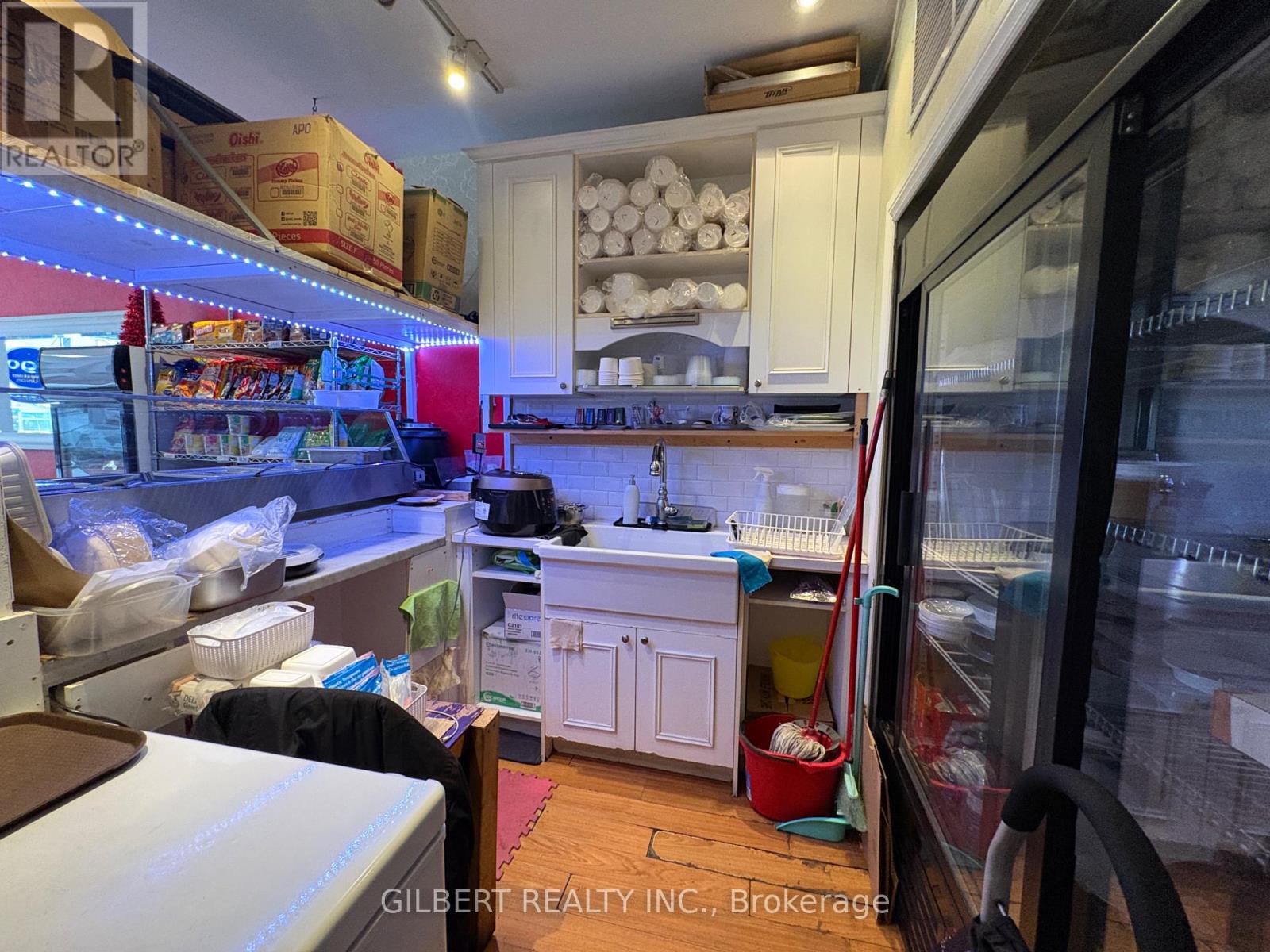 883 Eglinton Avenue W, Toronto, Ontario  M6C 2C1 - Photo 5 - C12928178