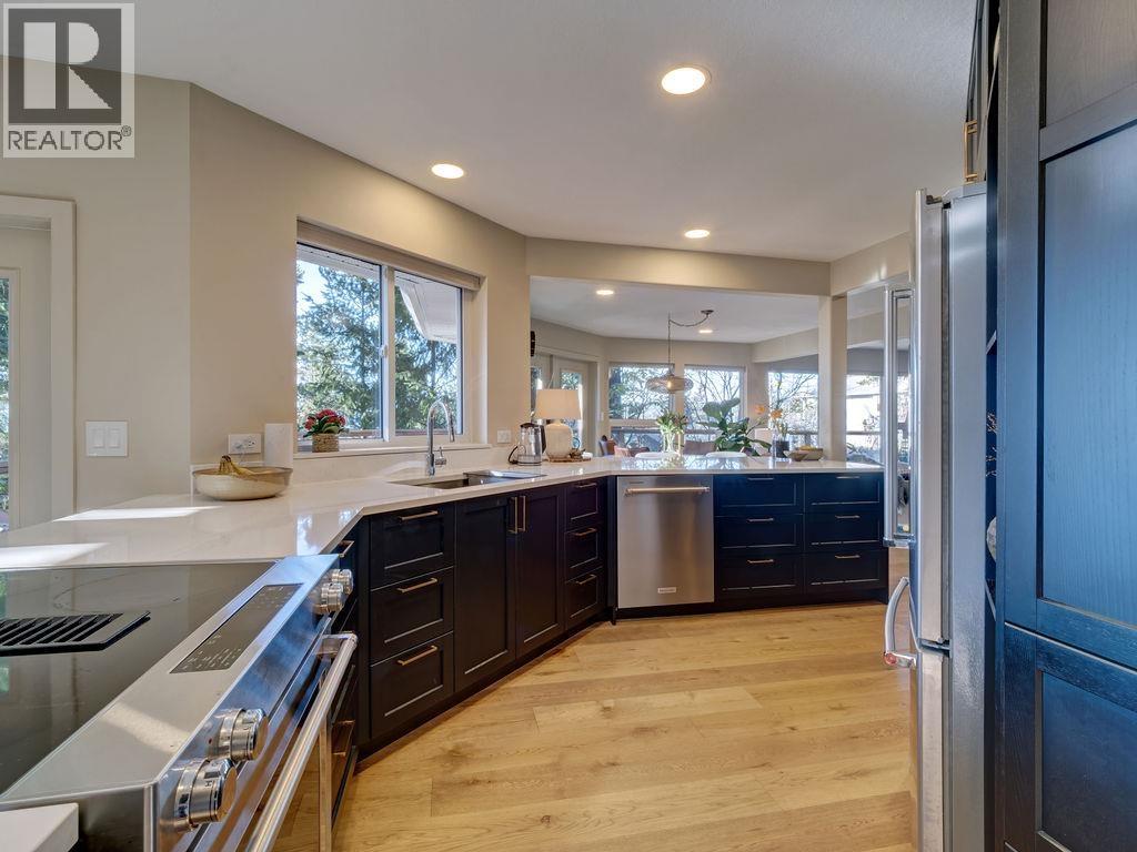 9291 Truman Road, Halfmoon Bay, British Columbia  V7Z 1B5 - Photo 19 - R3104238