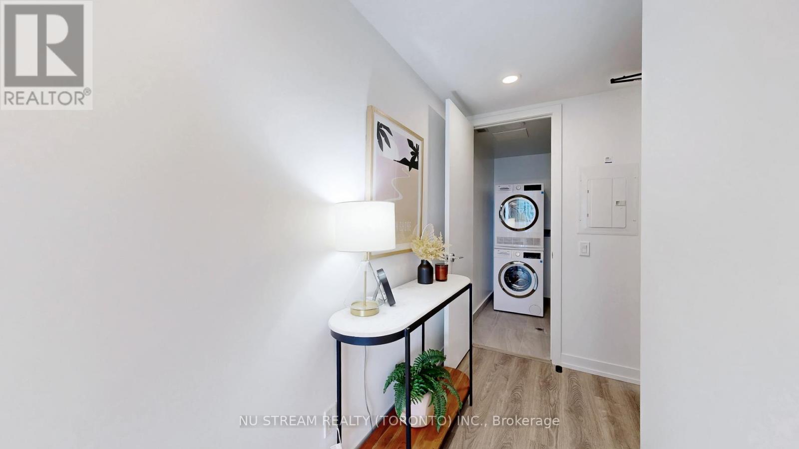 2011 - 771 Yonge Street, Toronto, Ontario  M4W 0B8 - Photo 37 - C12900222