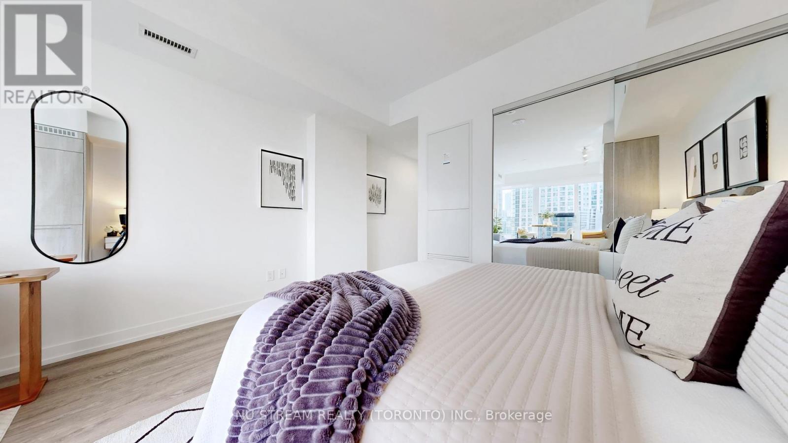 2011 - 771 Yonge Street, Toronto, Ontario  M4W 0B8 - Photo 31 - C12900222