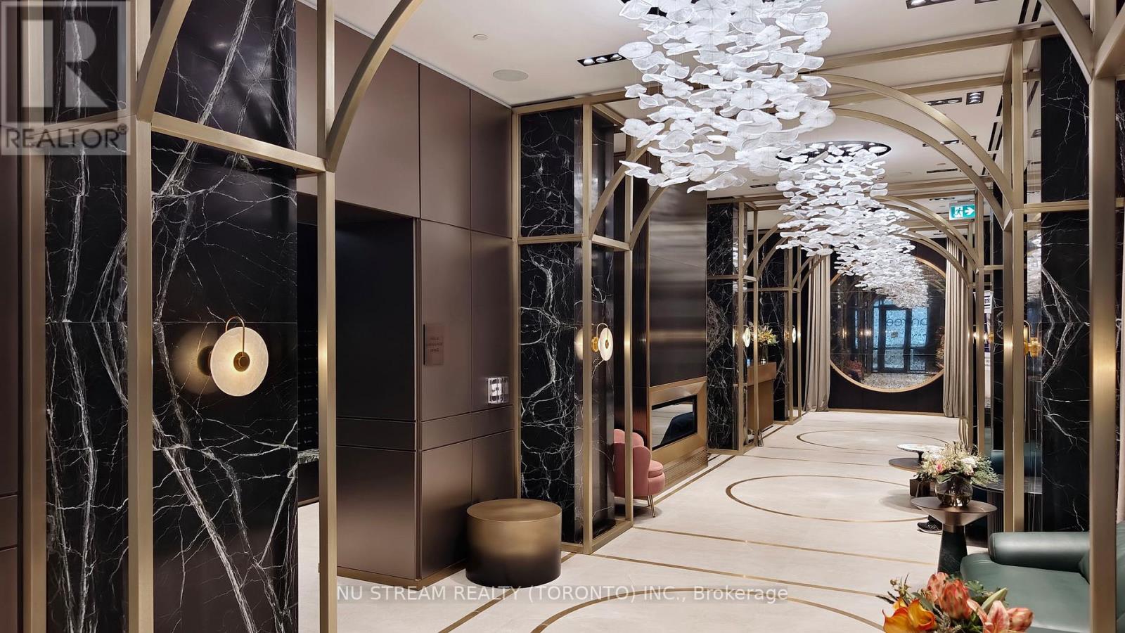 2011 - 771 Yonge Street, Toronto, Ontario  M4W 0B8 - Photo 6 - C12900222