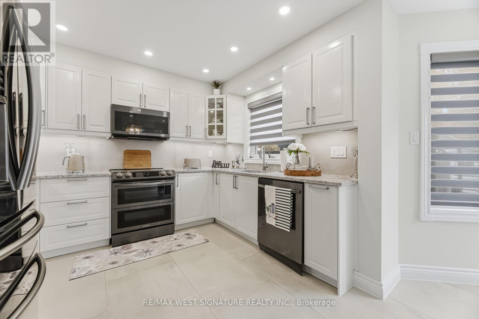 119 Castle Park Boulevard, Vaughan, Ontario  L4H 1X7 - Photo 11 - N12927900