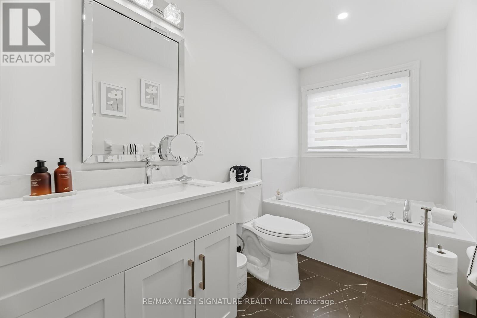 119 Castle Park Boulevard, Vaughan, Ontario  L4H 1X7 - Photo 19 - N12927900