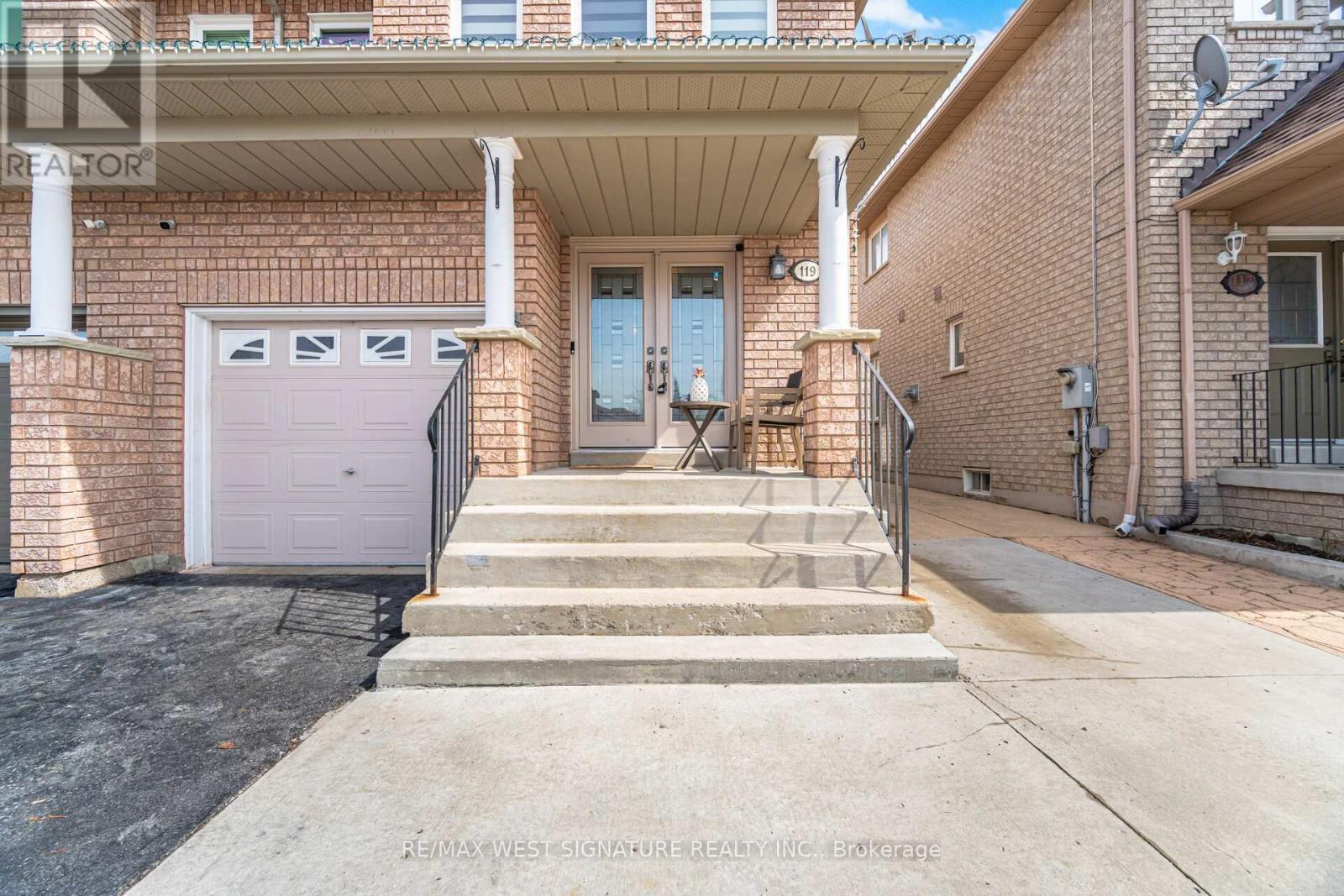 119 Castle Park Boulevard, Vaughan, Ontario  L4H 1X7 - Photo 2 - N12927900