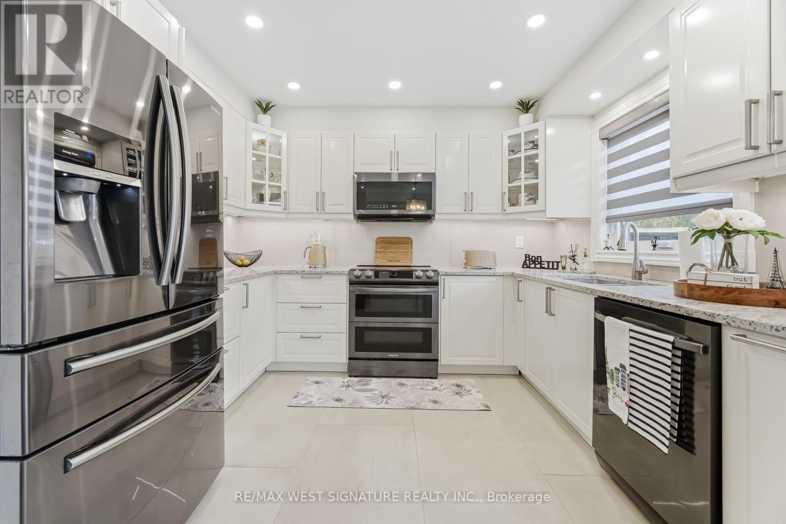 119 Castle Park Boulevard, Vaughan, Ontario  L4H 1X7 - Photo 9 - N12927900