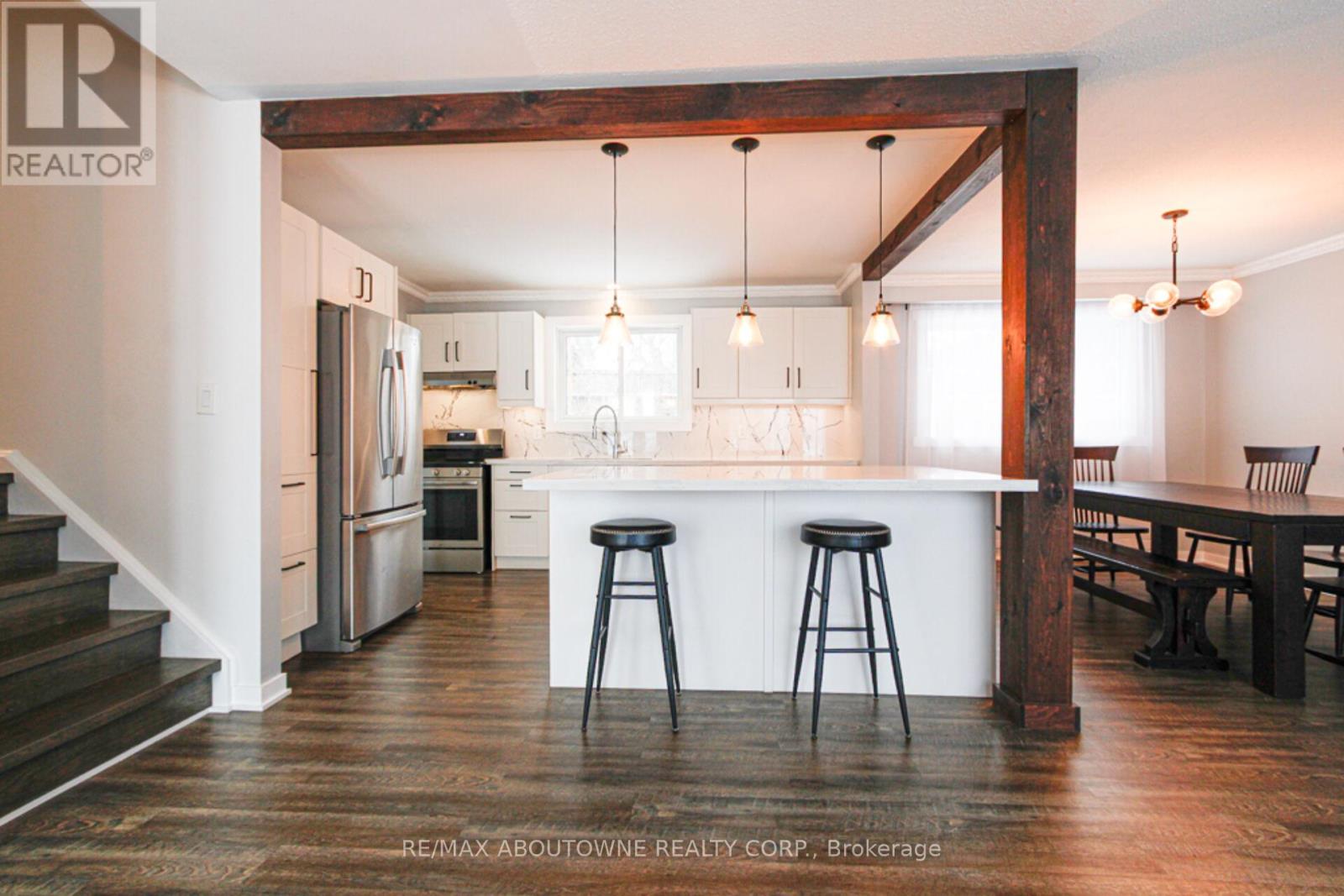 626 Cape Avenue, Burlington, Ontario  L7L 4M6 - Photo 14 - W12722618